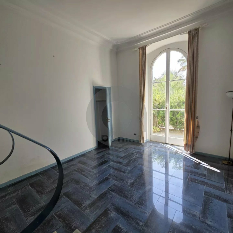 APPARTEMENT BOURGEOIS ORIGINAL MENTON GARAVAN GARAGE