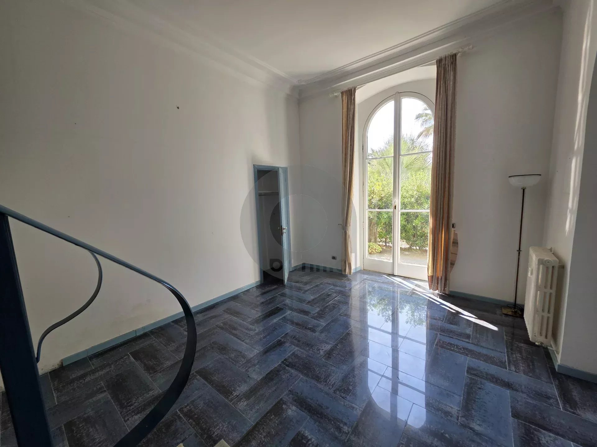 APPARTEMENT BOURGEOIS ORIGINAL MENTON GARAVAN GARAGE