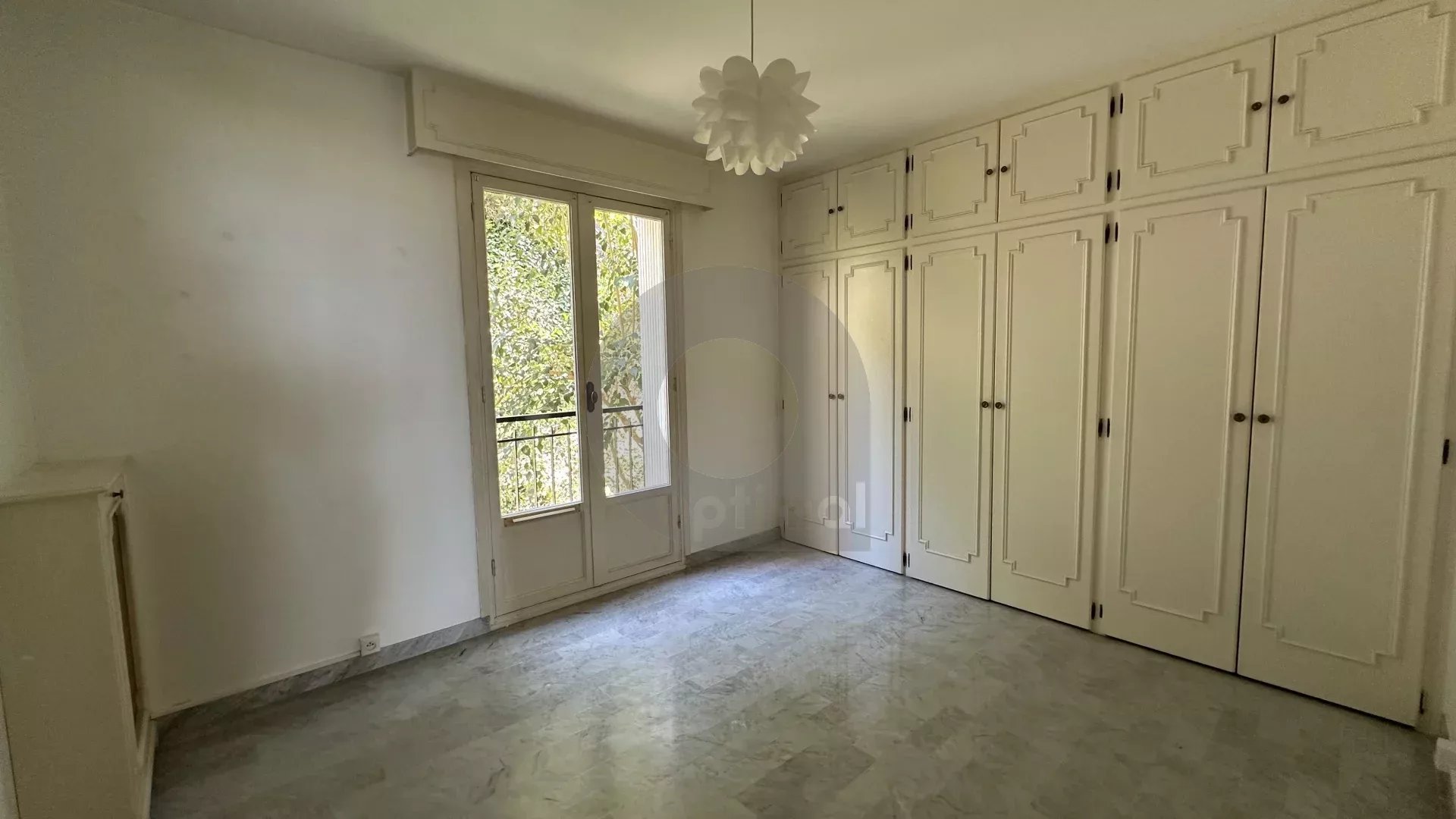 MENTON – TERRES CHAUDES: APPARTEMENT 2P AVEC VUE MER PANORAMIQUE –  GARAGE et CAVE