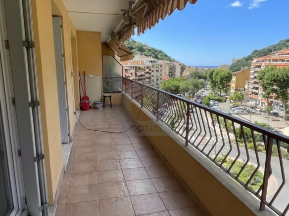 A LOUER – Menton Careï : 2P en étage élevé – Terrasse – Cave – Gge