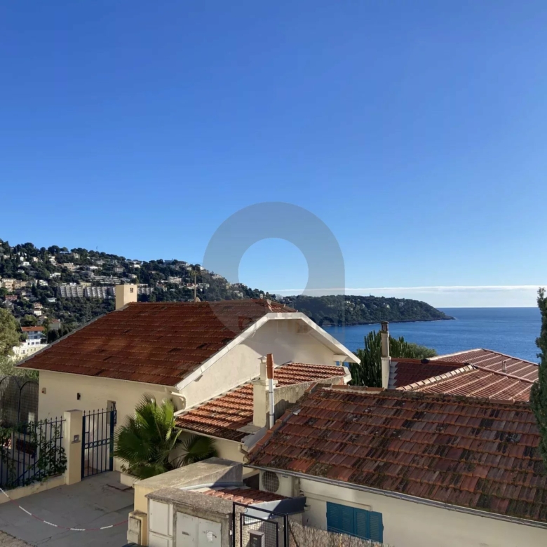 ROQUEBRUNE SECTEUR CABBE – STUDIO TERRASSE VUE MER – PISCINE