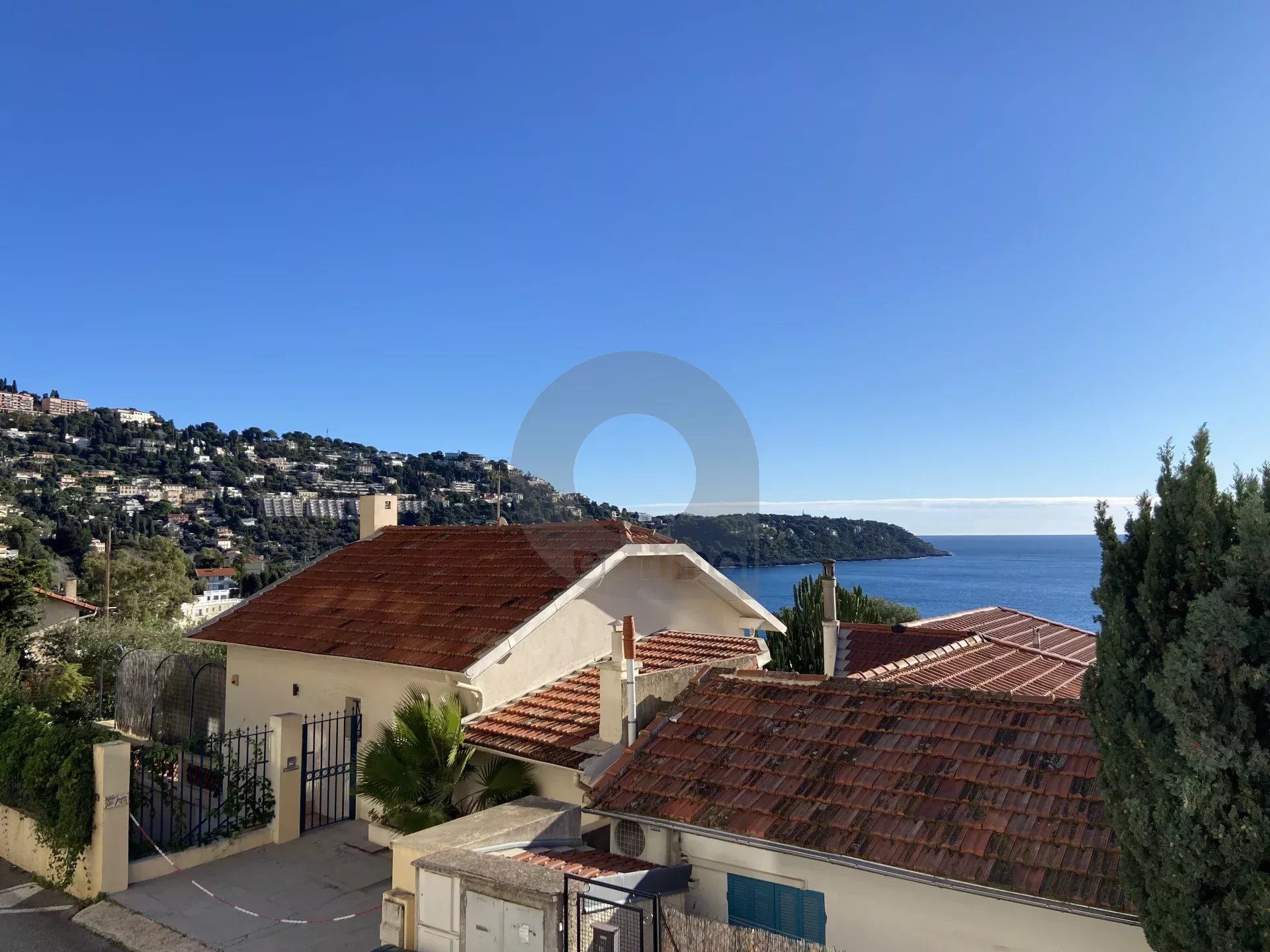 ROQUEBRUNE SECTEUR CABBE – STUDIO TERRASSE VUE MER – PISCINE