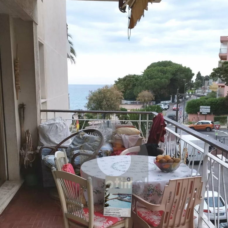 Spacieux T2 dans résidence front de mer