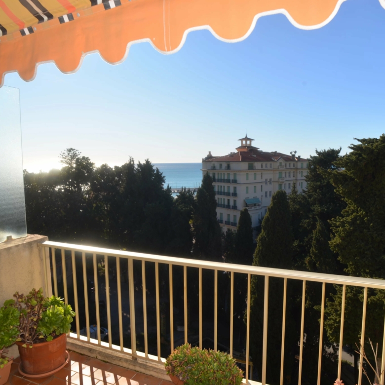 MENTON GARAVAN – 3 pièces dernier étage avec terrasse vue mer cave et garage