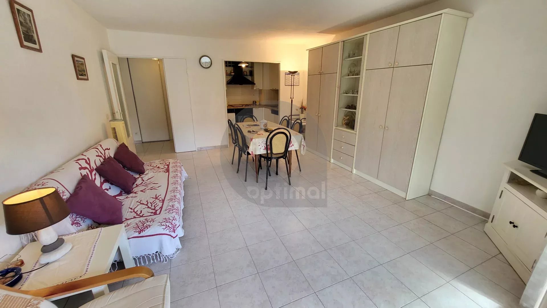 Menton Bas-Borrigo  –  grand 2 Pièces avec terrasse, garage et cave.
