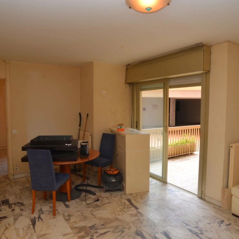 Menton – appartement deux pièces bord de mer à Garavan