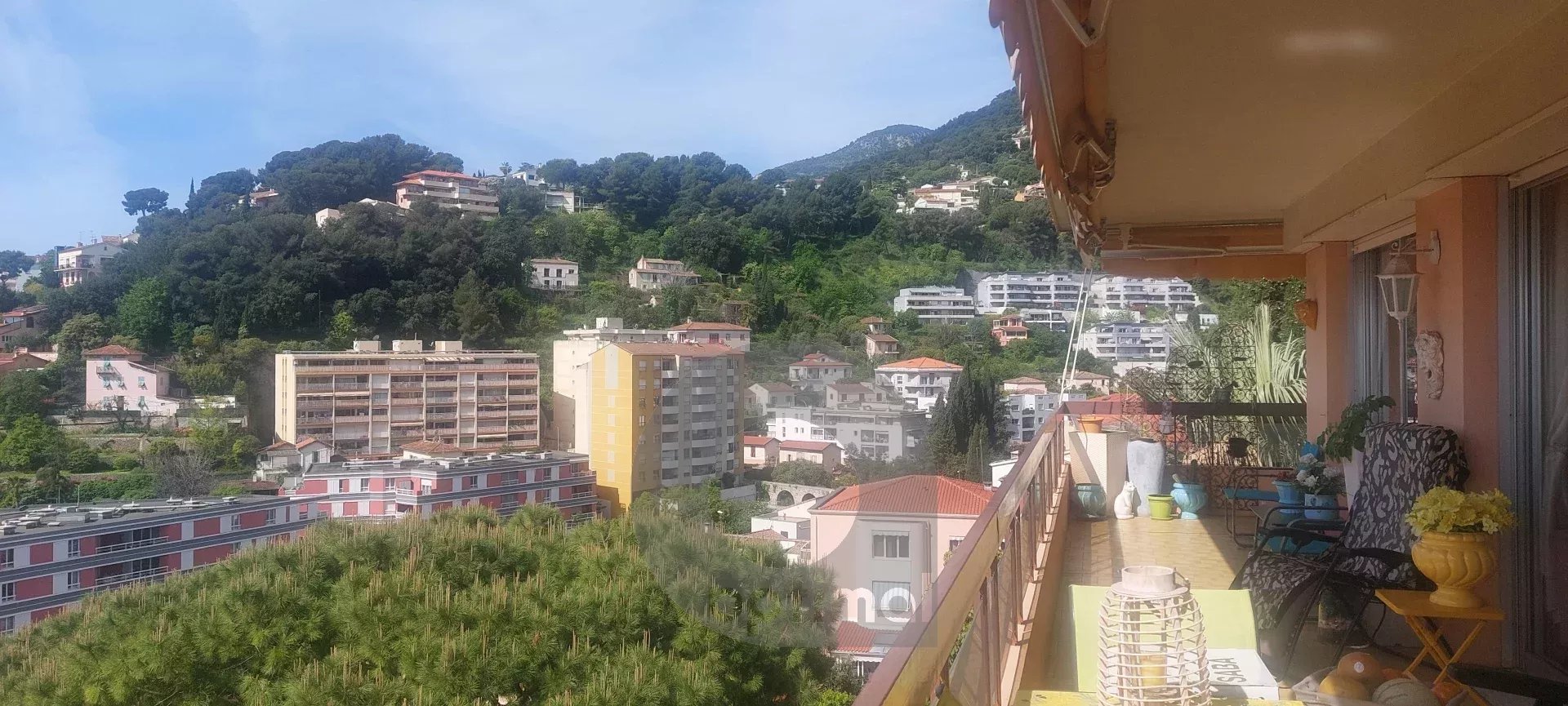MENTON LIMITE CARNOLES