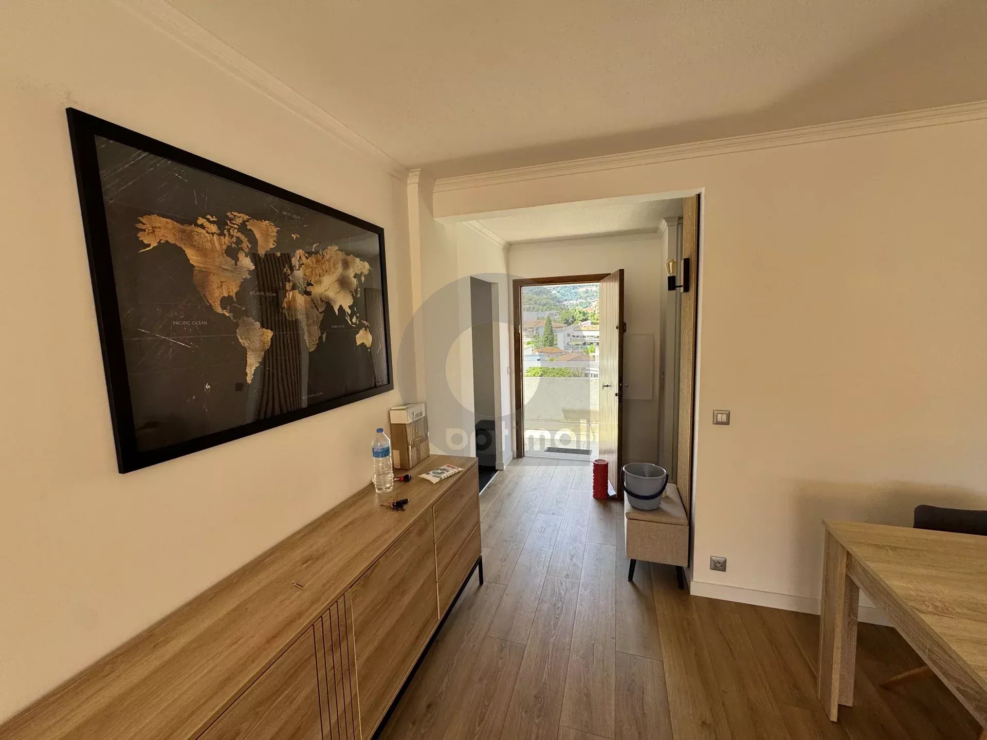 LOCATION ROQUEBRUNE 2 PIÈCES GRANDE TERRASSE PARKING