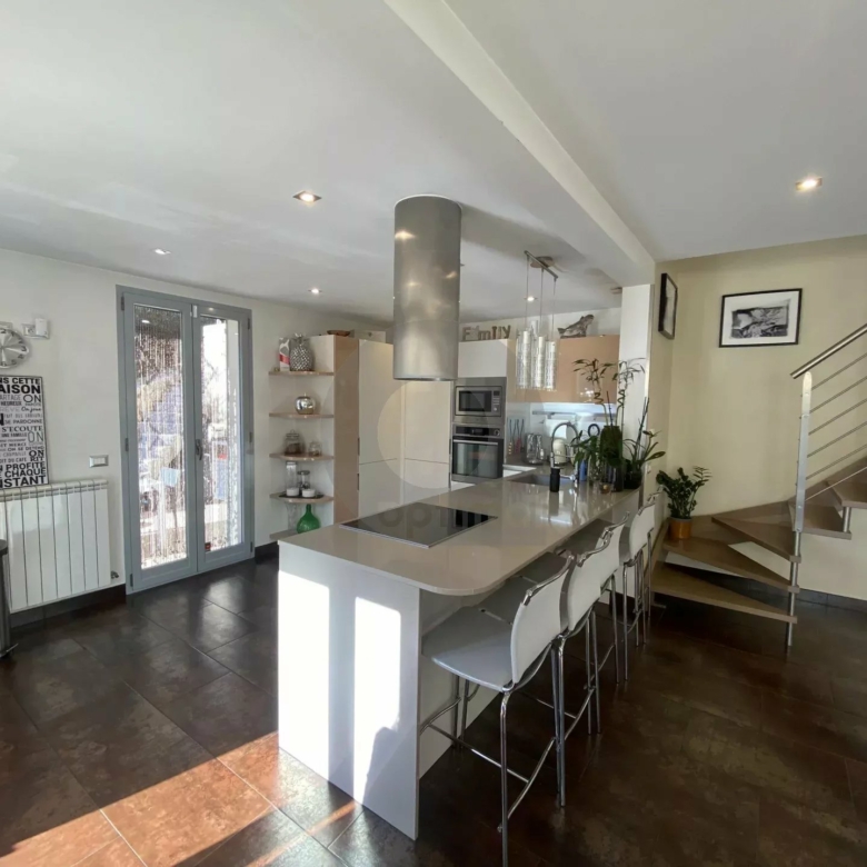 A VENDRE – BELLE MAISON AU CALME CADRE VERDOYANT