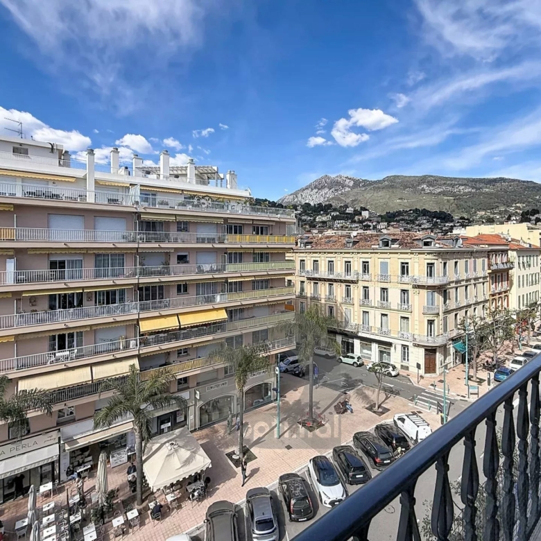 Menton centre-ville – Grand studio avec terrasse – Cave