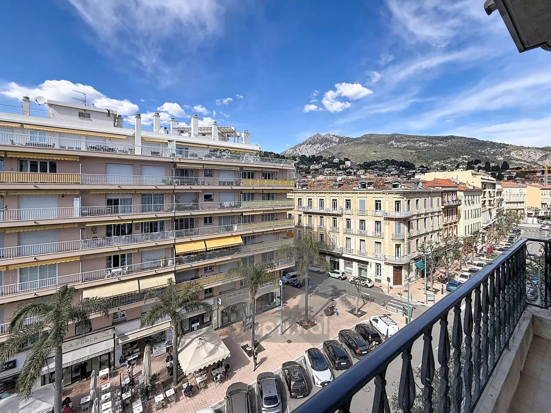 Menton centre-ville – Grand studio avec terrasse – Cave