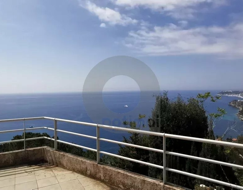 Roquebrune Cap-Martin : Villa 160 m² habitable avec vue panoramique mer et Monaco: