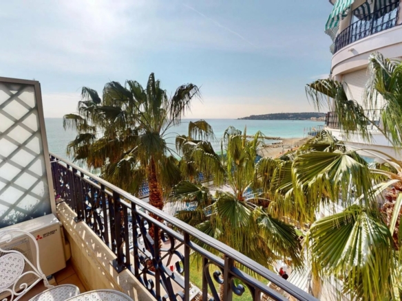 Magnifique studio avec balcon vue mer et garage plein centre de Menton