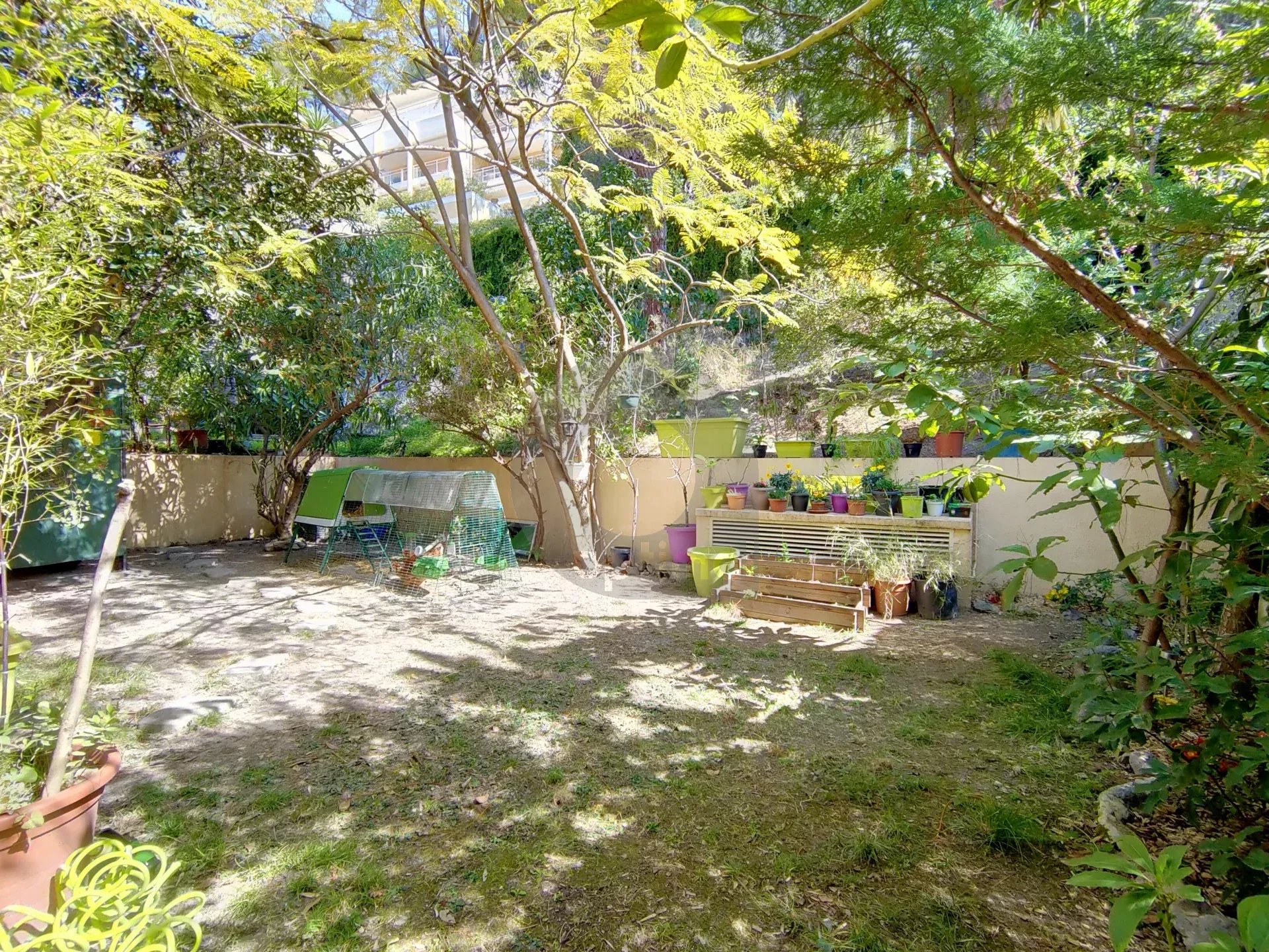 Menton T1 avec jardin au calme proche centre de Carnoles