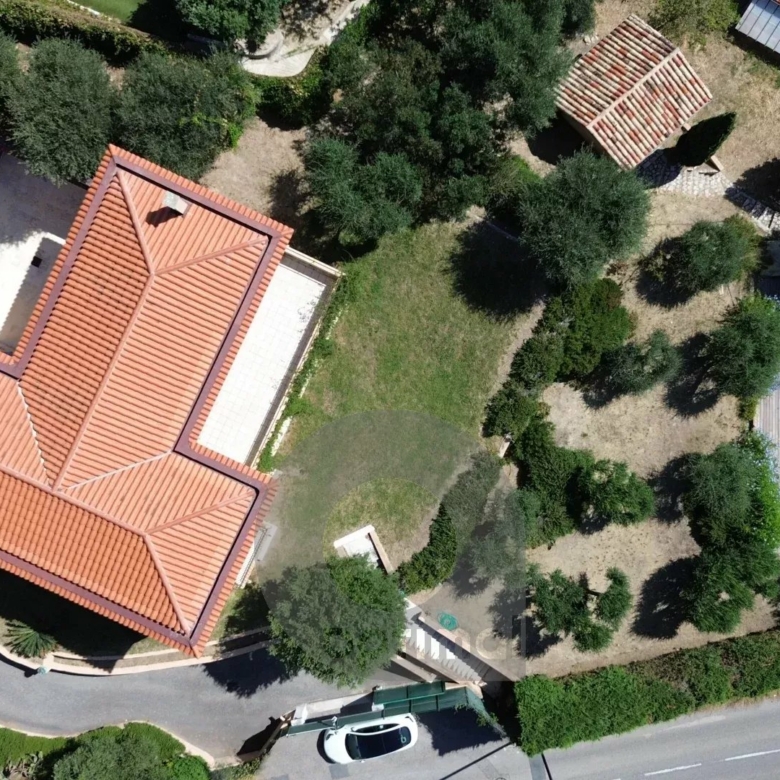 Menton – Propriété de caractère avec vue mer panoramique et permis purgé