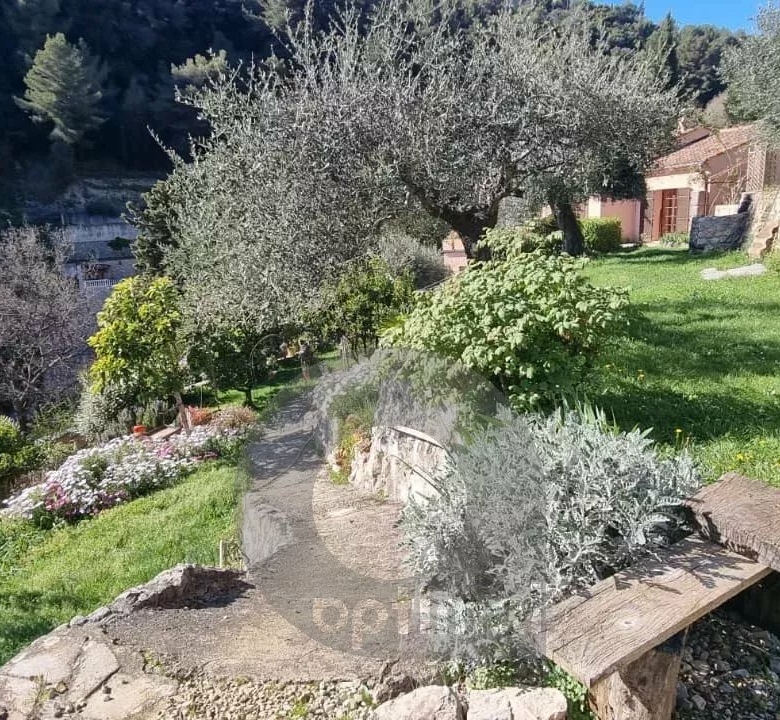 Propriété CASTELLAR villa 188 m² bassin terrain vue mer
