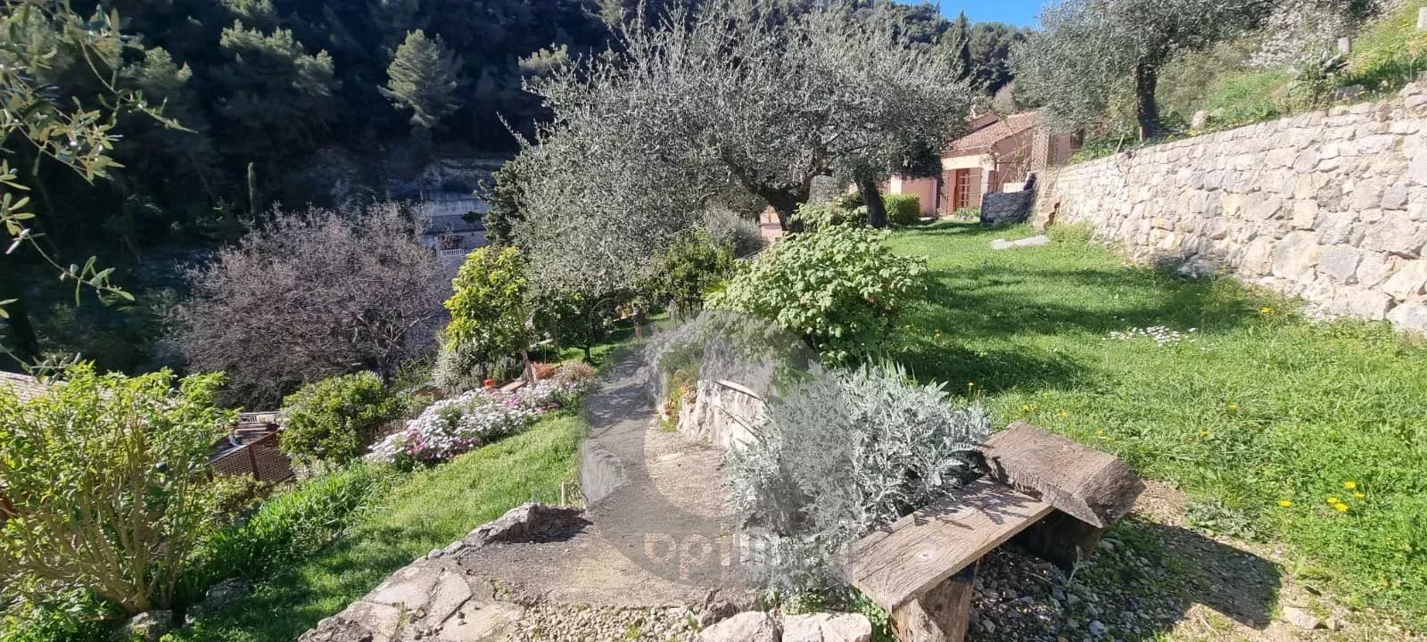 Propriété CASTELLAR villa 188 m² bassin terrain vue mer