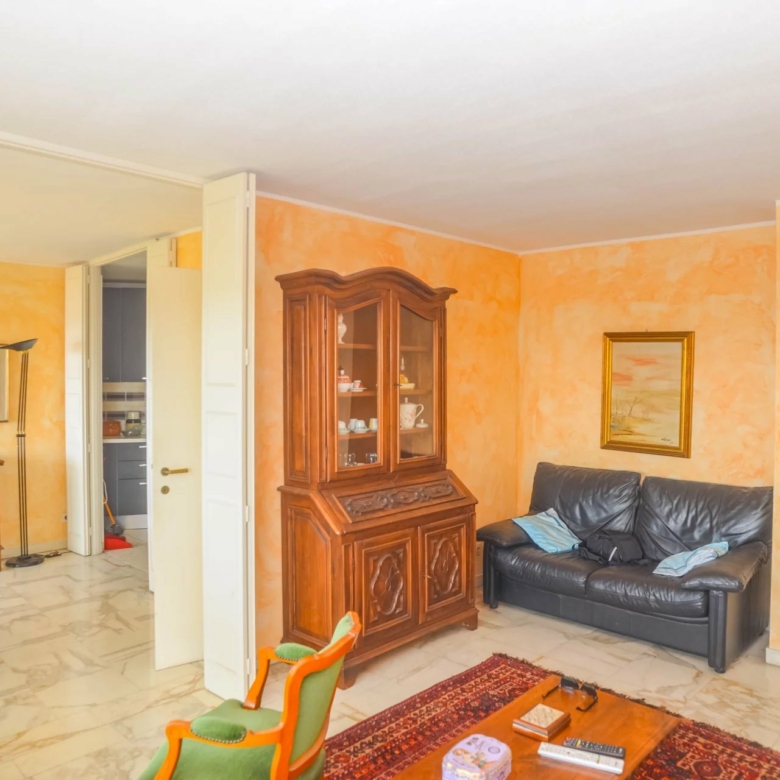 Menton – appartement trois pièces front de mer à Garavan