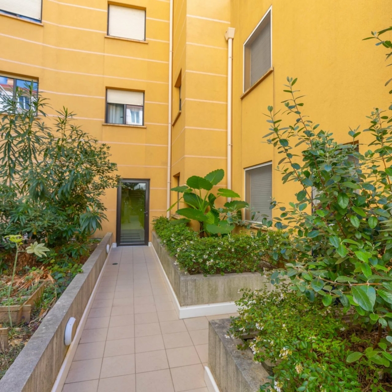 Charmant duplex 3 pièces avec terrasse et parking – Menton centre