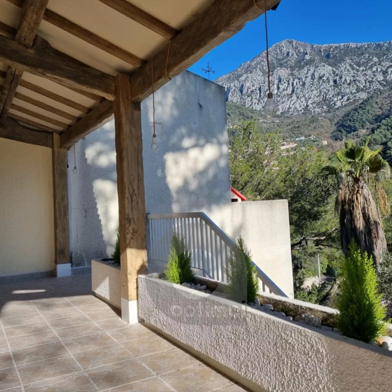CASTELLAR – villa à 250 mètres de Menton