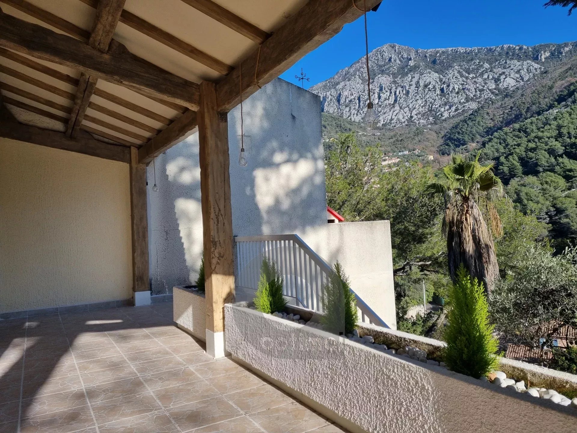 CASTELLAR – villa à 250 mètres de Menton
