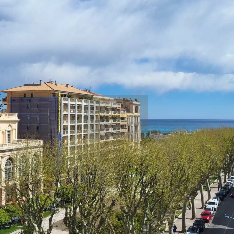 Appartement d’exception – Dernier étage, balcons et vue mer – Menton Centre