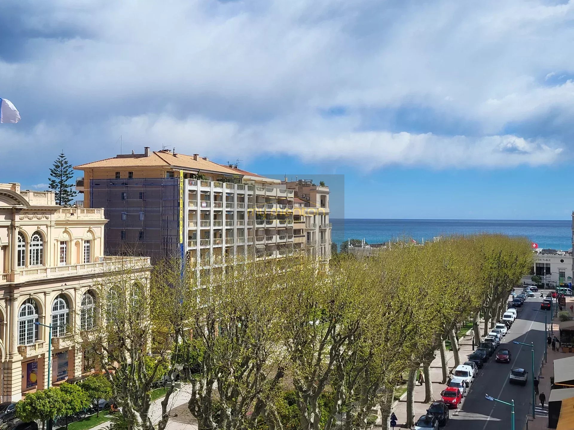 Appartement d’exception – Dernier étage, balcons et vue mer – Menton Centre