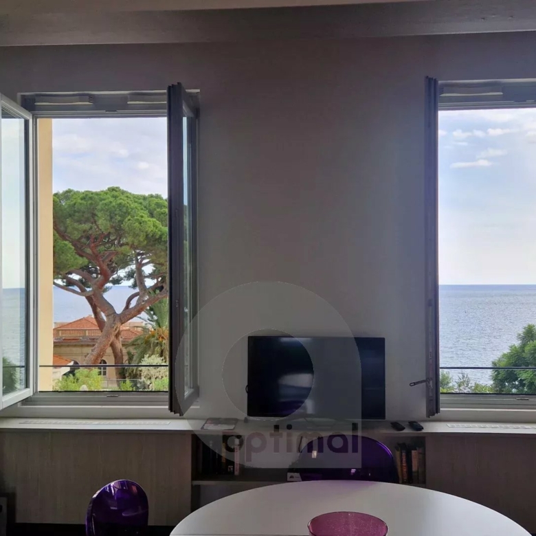 Roquebrune-Cap-Martin, proche Monaco, résidence Luxe avec piscine. Dernier étage vue mer.