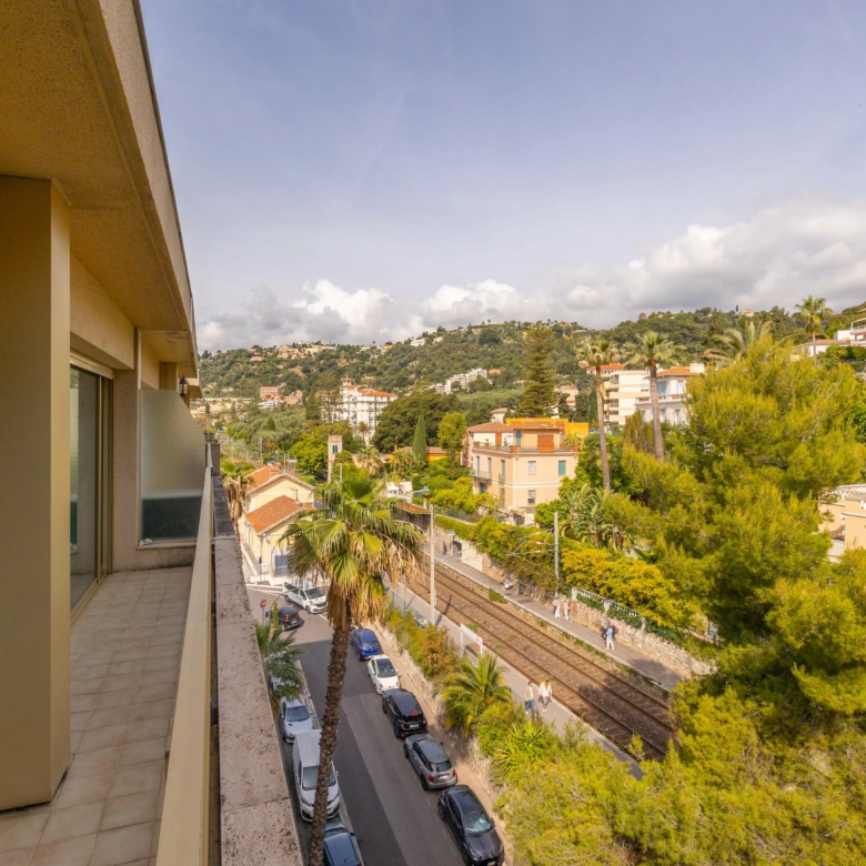 MENTON GARAVAN – APPARTEMENT 3 PIECES BORD DE MER, VUE MER