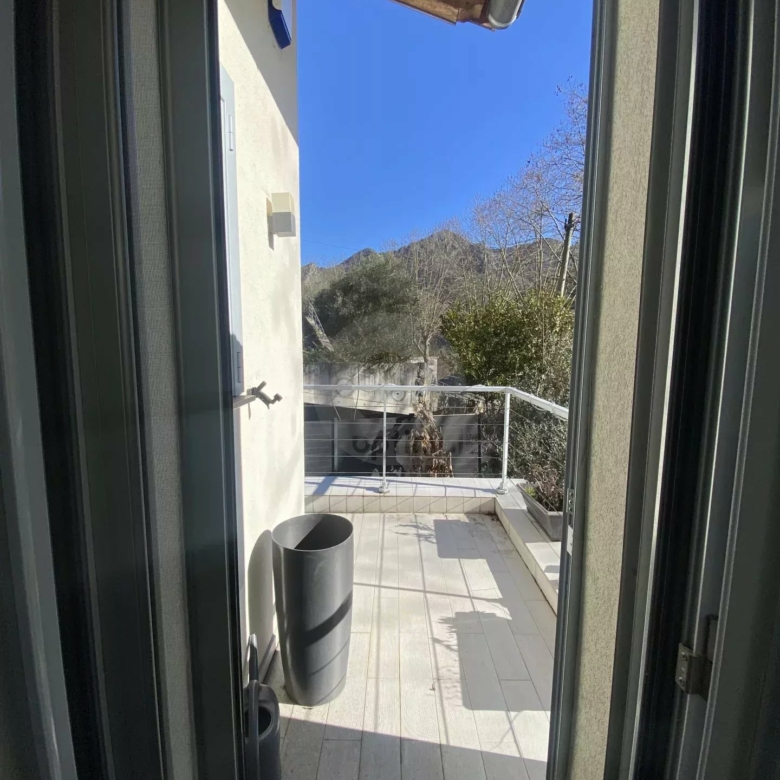 A VENDRE – BELLE MAISON AU CALME CADRE VERDOYANT