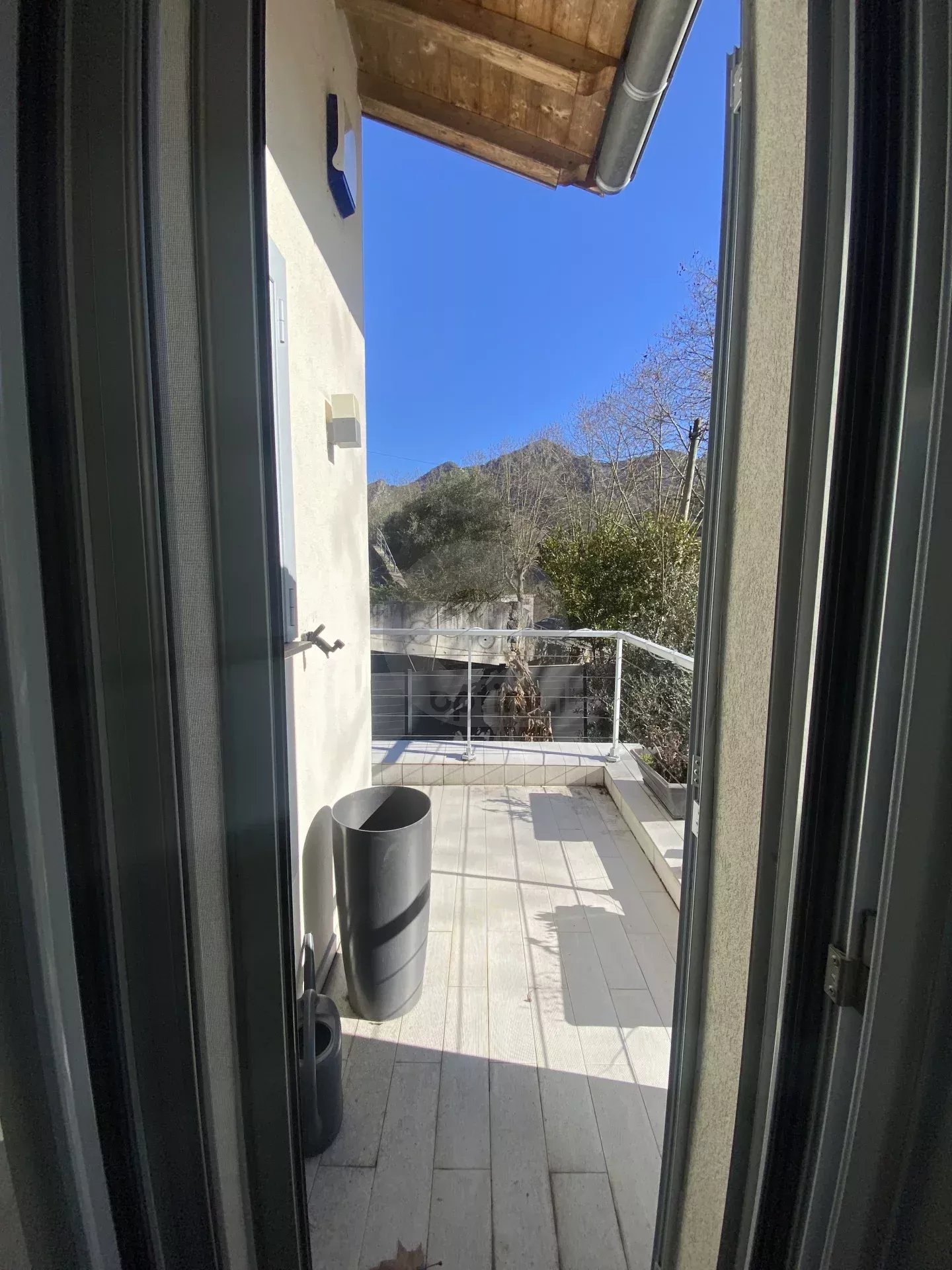 A VENDRE – BELLE MAISON AU CALME CADRE VERDOYANT