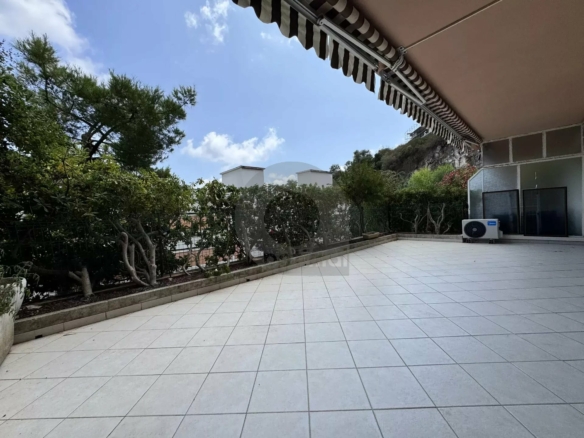 ROQUEBRUNE 2 PIÈCES TERRASSE PARKING HAMEAU