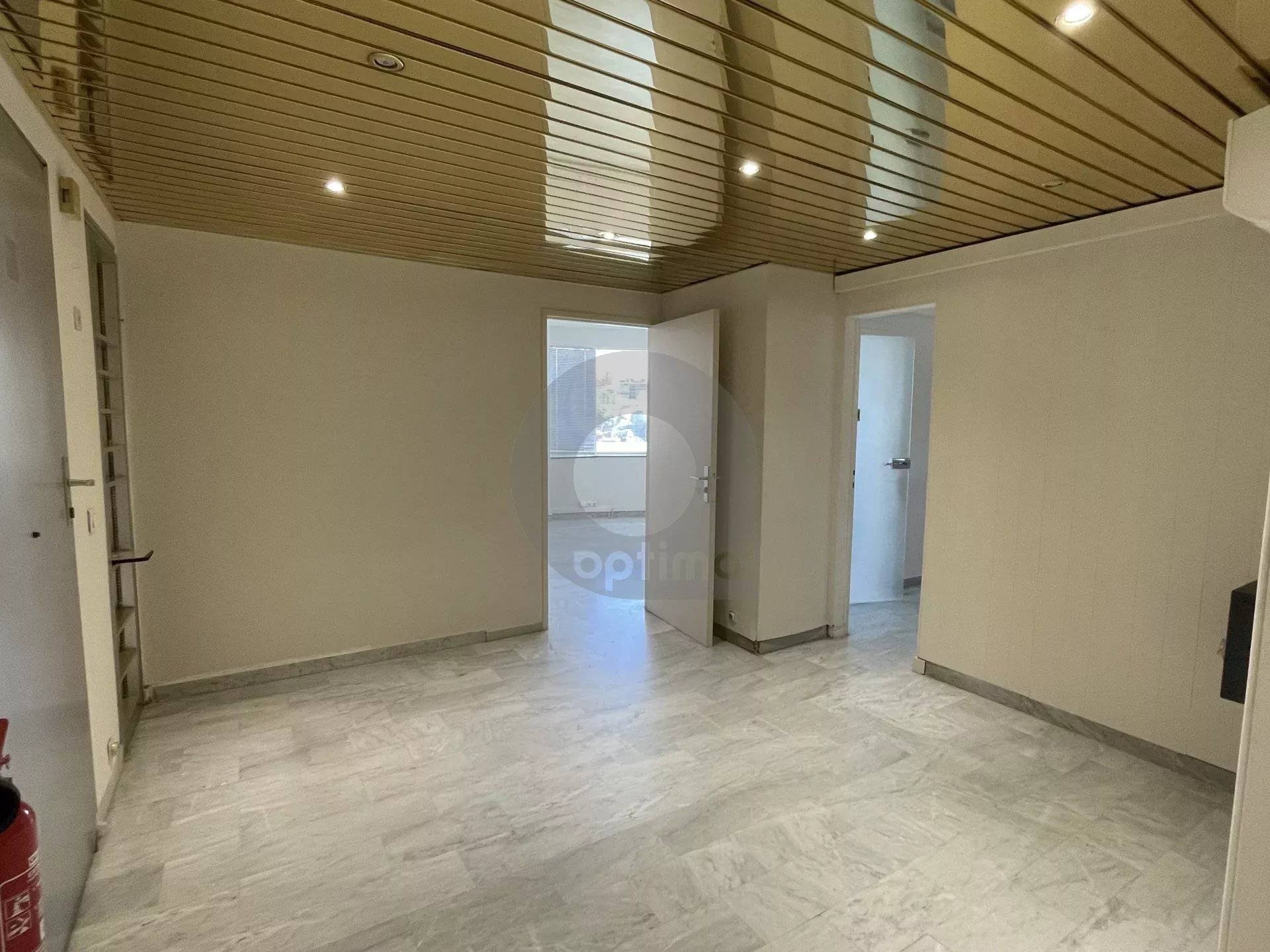 Menton secteur gare sncf : à louer local commercial en rdc