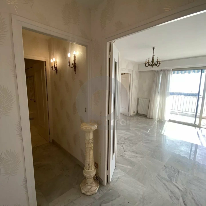 FRONT DE MER 2P 43M2 AVEC TERRASSE 12M2 CAVE