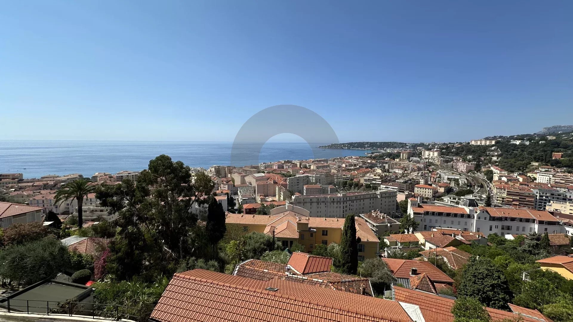 MENTON – TERRES CHAUDES: APPARTEMENT 2P AVEC VUE MER PANORAMIQUE –  GARAGE et CAVE