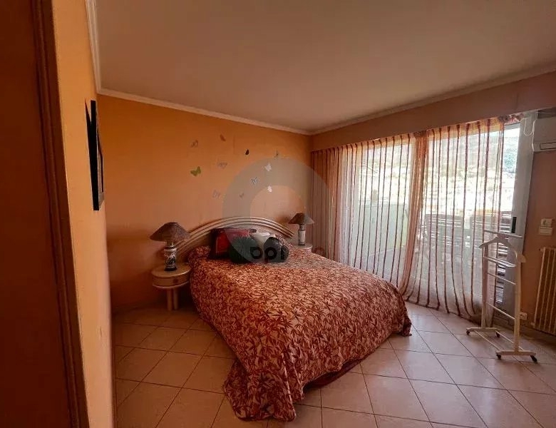 RARE – DERNIER ETAGE