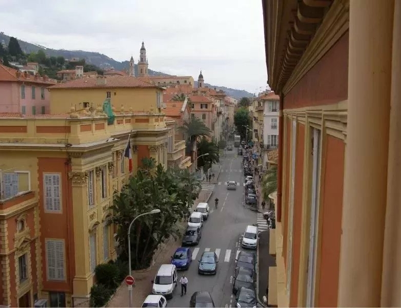 Grand 5 pièces 122 m² plein centre Menton !