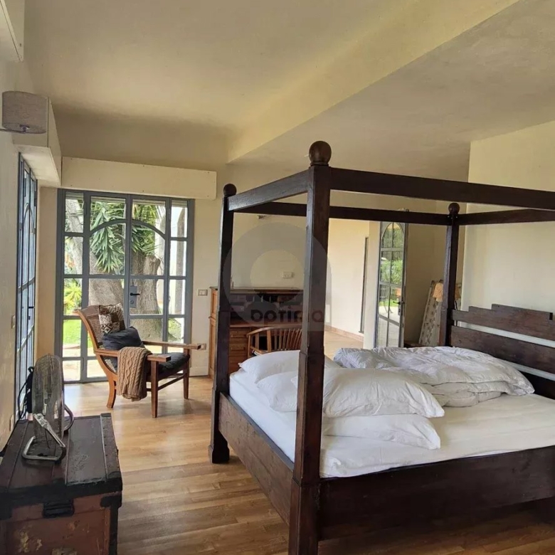 Élégante Villa avec Vue Panoramique – Menton, Quartier Résidentiel
