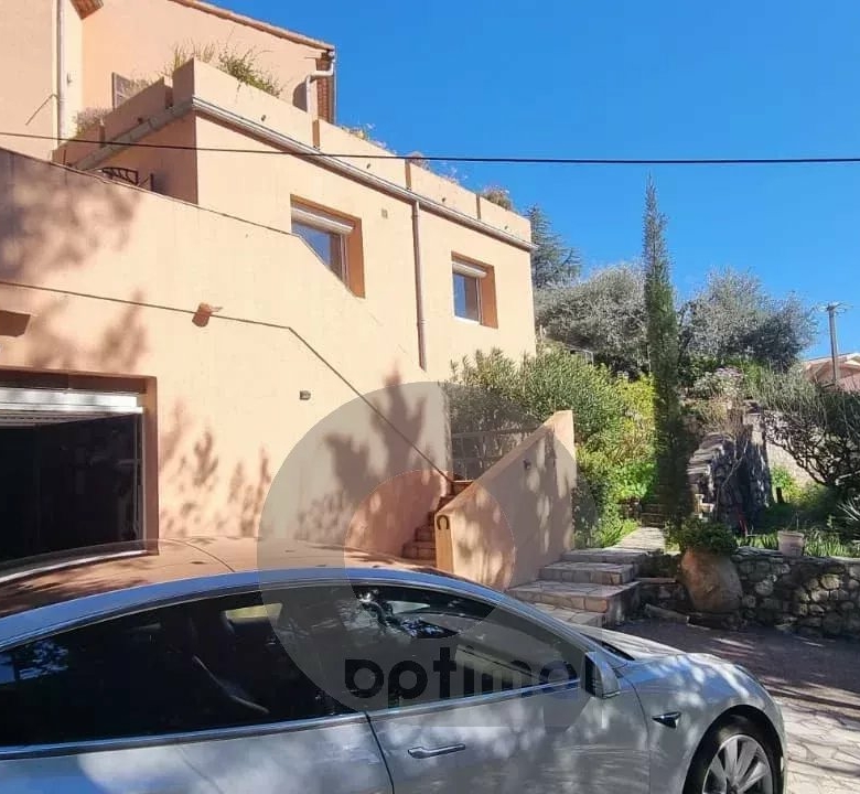 Propriété CASTELLAR villa 188 m² bassin terrain vue mer