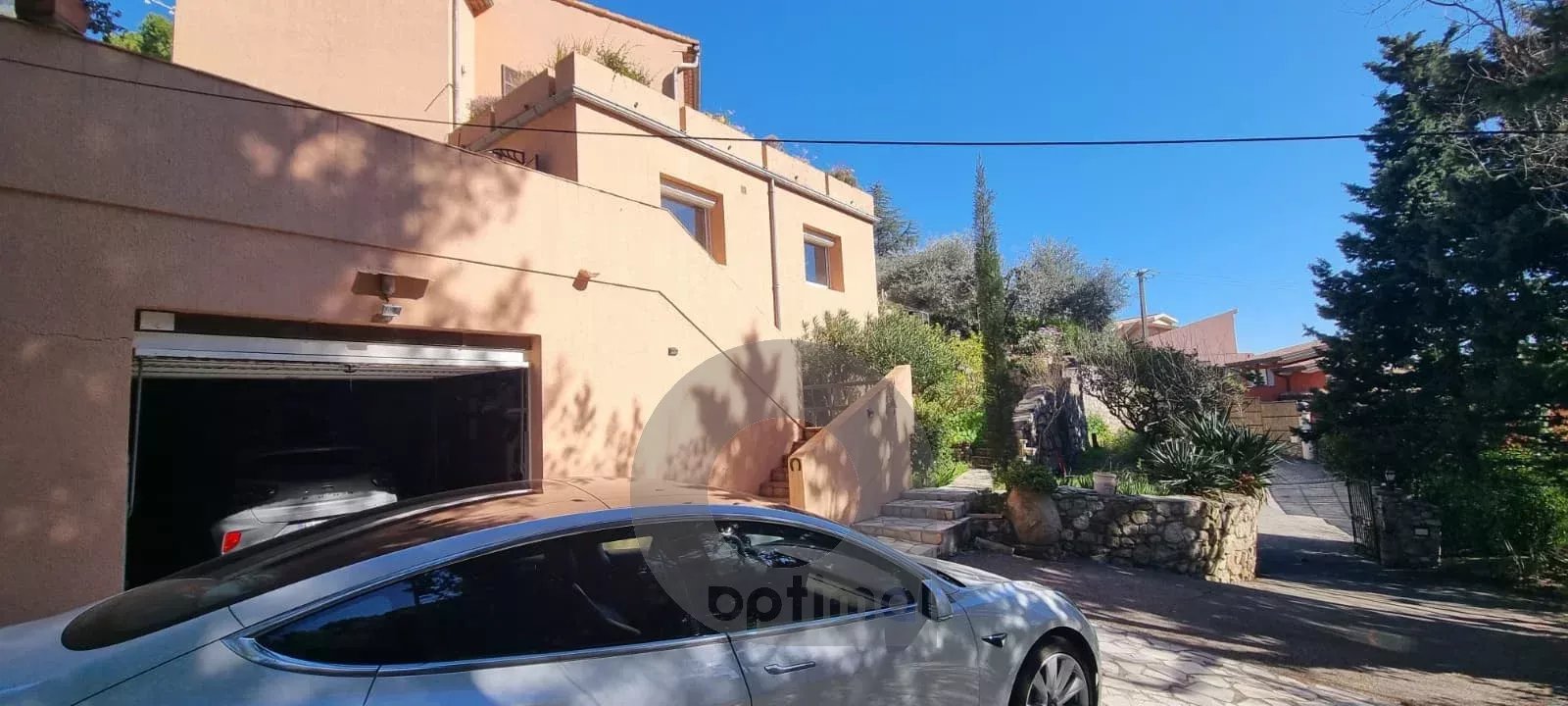 Propriété CASTELLAR villa 188 m² bassin terrain vue mer