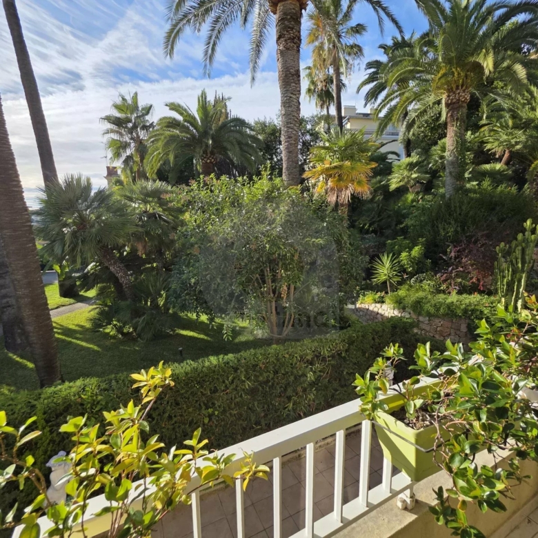 BEAU QUATRE PIECES TERRASSE DOUBLE GARAGE MENTON GARAVAN