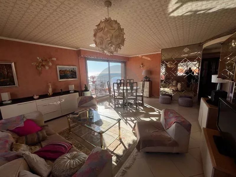 RARE – DERNIER ETAGE