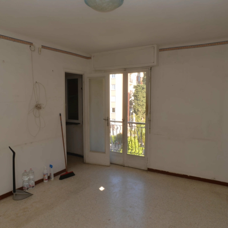 MENTON Garavan deux piéces avec balcon vue collines