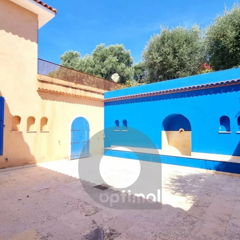Menton – Propriété de caractère avec vue mer panoramique et permis purgé