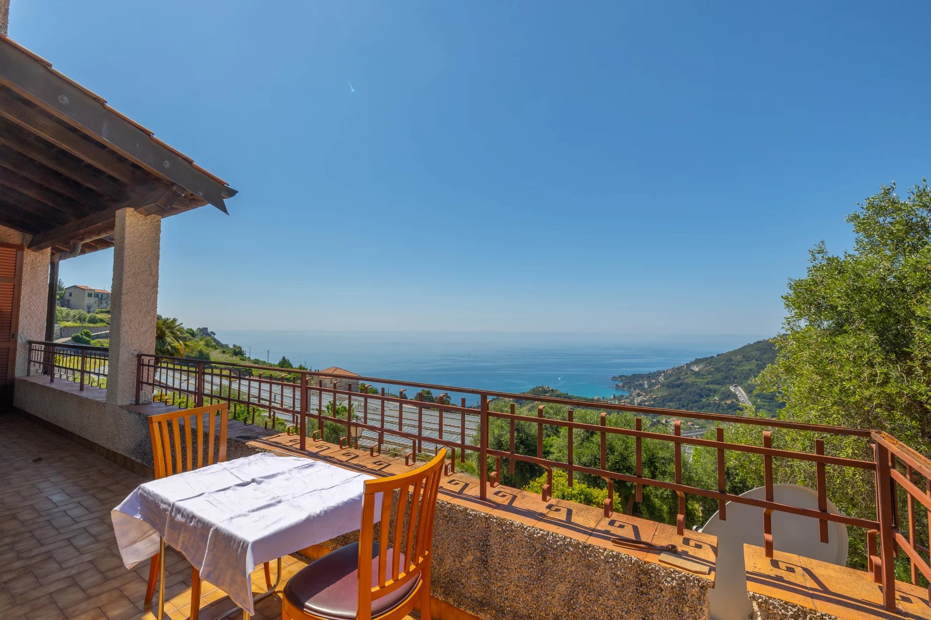 Charmante villa à San Lorenzo avec vue panoramique sur la mer et les montagnes