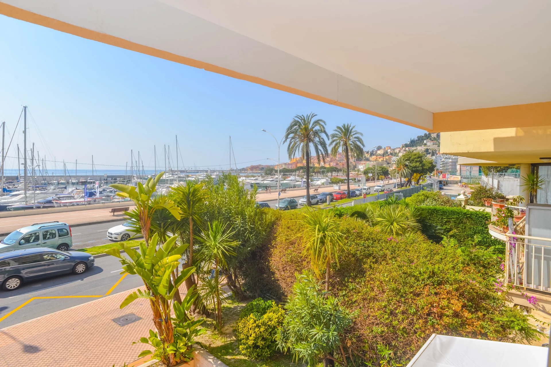 6c11fe82e5214a50bdeffd91033cc474_4440bea920_1920-original-173477-0.jpg Menton – appartement trois pièces front de mer à Garavan