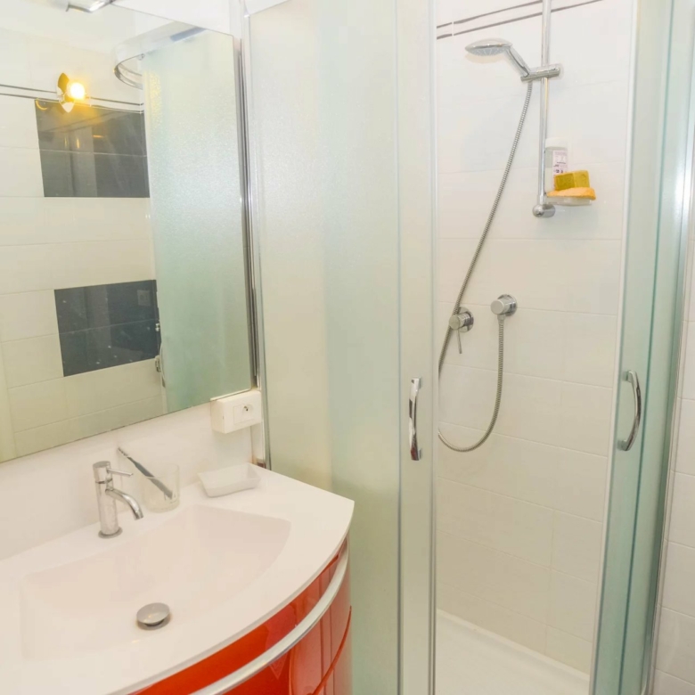 Menton – appartement trois pièces front de mer à Garavan