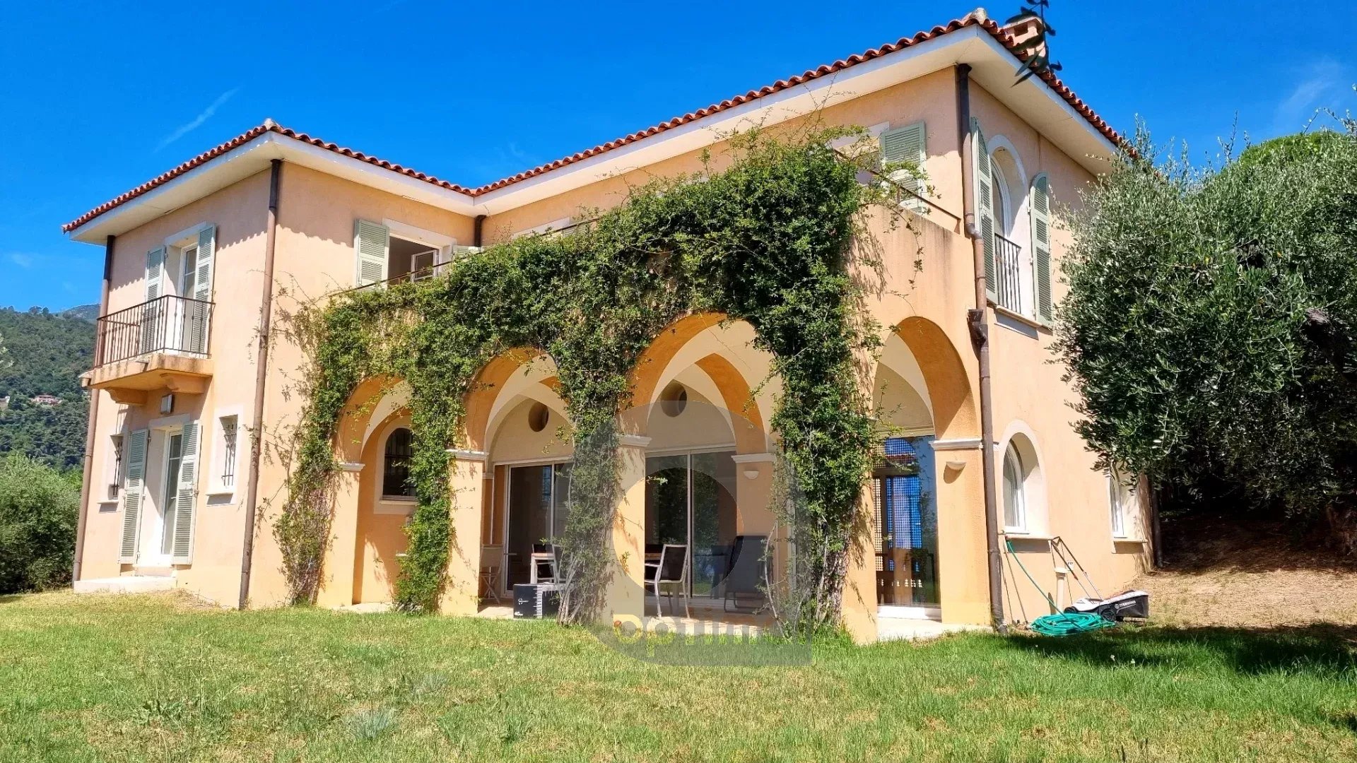 Menton – Propriété de caractère avec vue mer panoramique et permis purgé