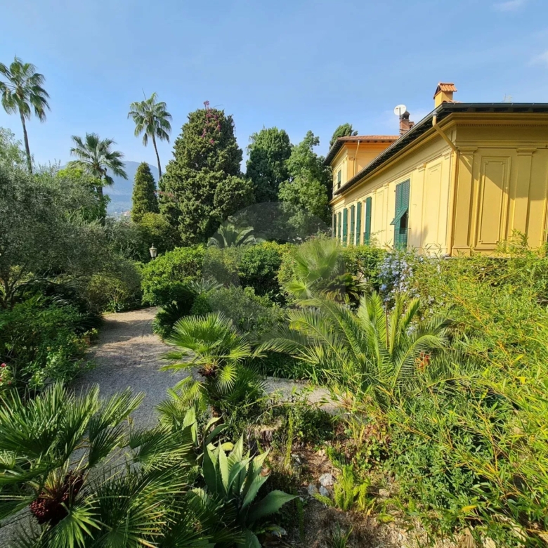 GRANDE VILLA ROQUEBRUNE CAP MARTIN PISCINE POOL HOUSE