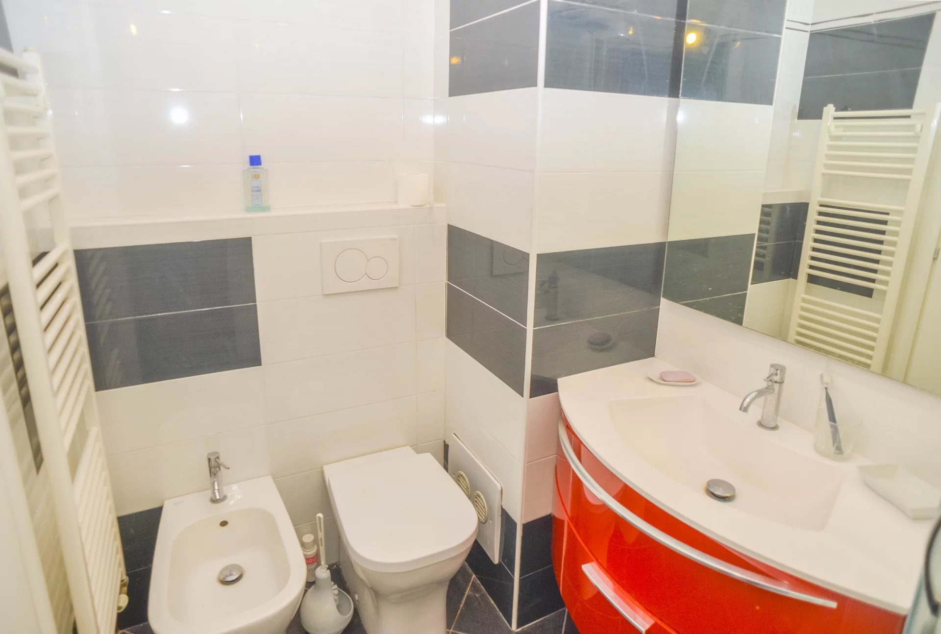 Menton – appartement trois pièces front de mer à Garavan